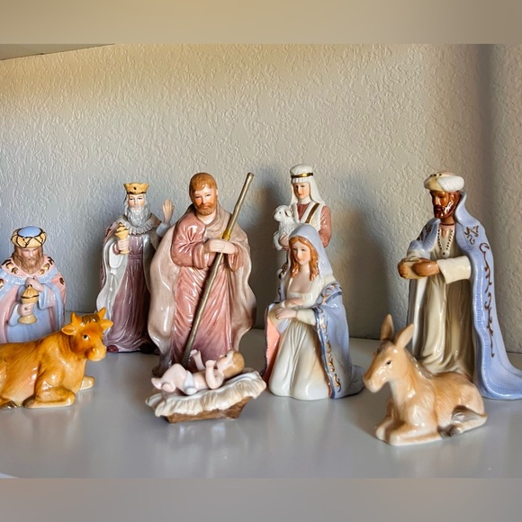▪️ Lefton 1992 Porcelain Nativity Scene – 10-Piece Vintage Christmas Set - Picture 3 of 16